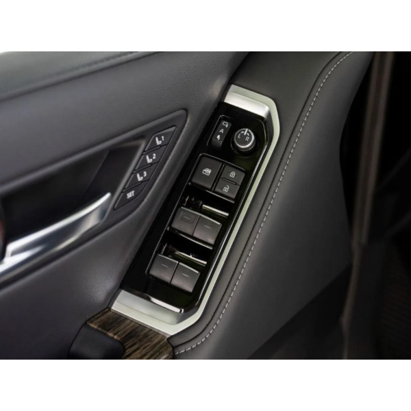 Toyota Land Cruiser 300 VXR V6 3.3L 7 Seats Modena Motors