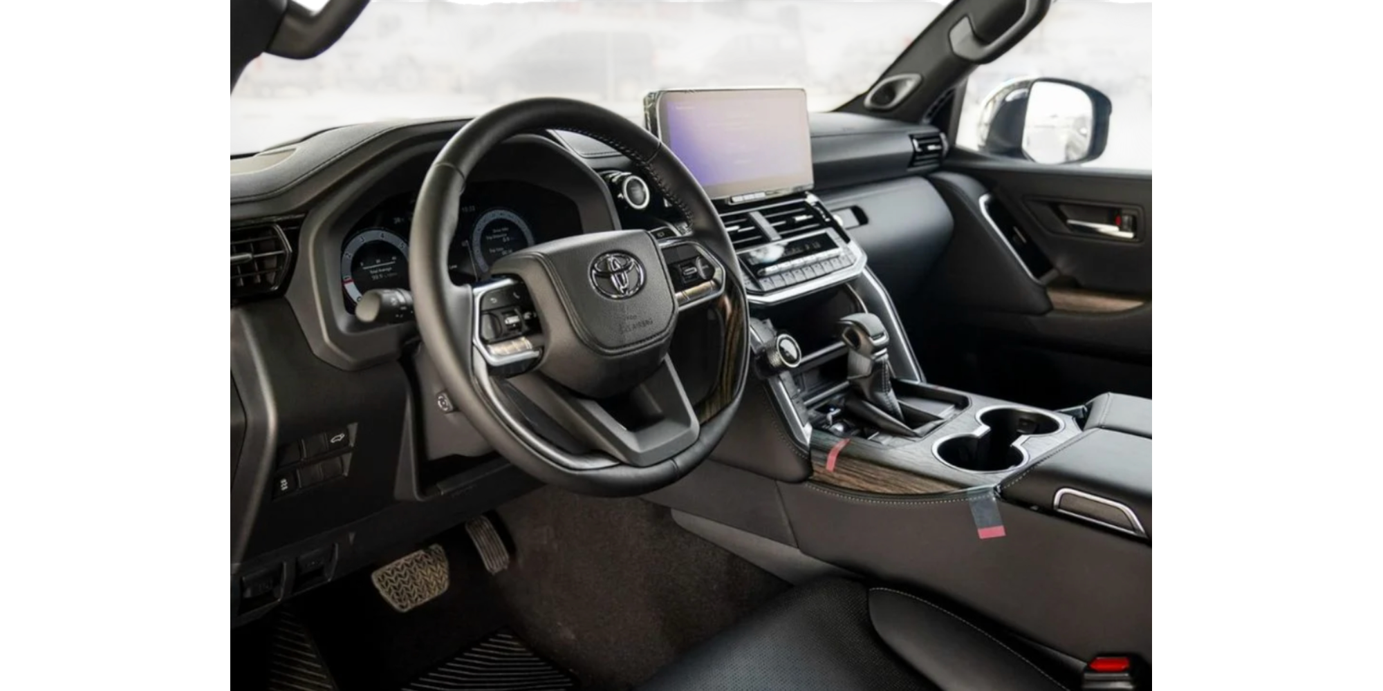 Toyota Land Cruiser 300 VXR V6 3.3L 7 Seats Modena Motors