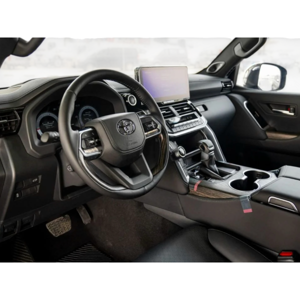 Toyota Land Cruiser 300 VXR V6 3.3L 7 Seats Modena Motors