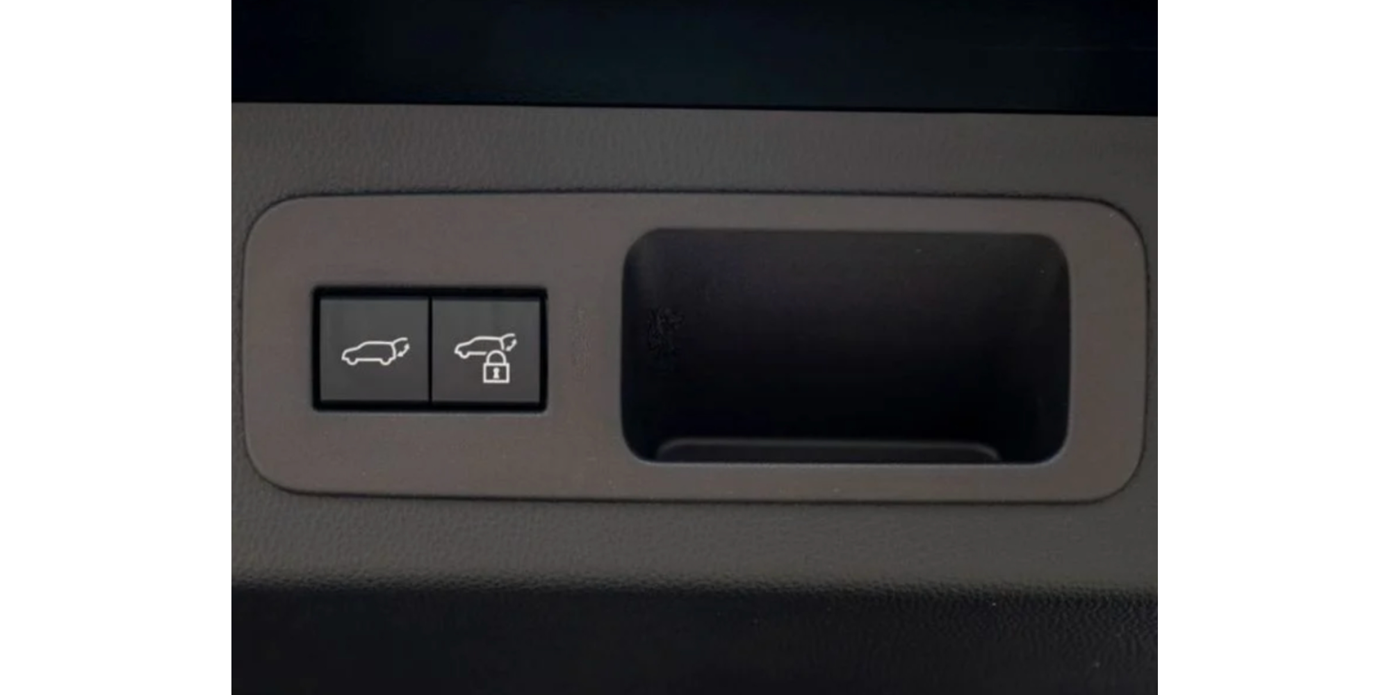 Toyota Land Cruiser 300 VXR V6 3.3L 7 Seats Modena Motors