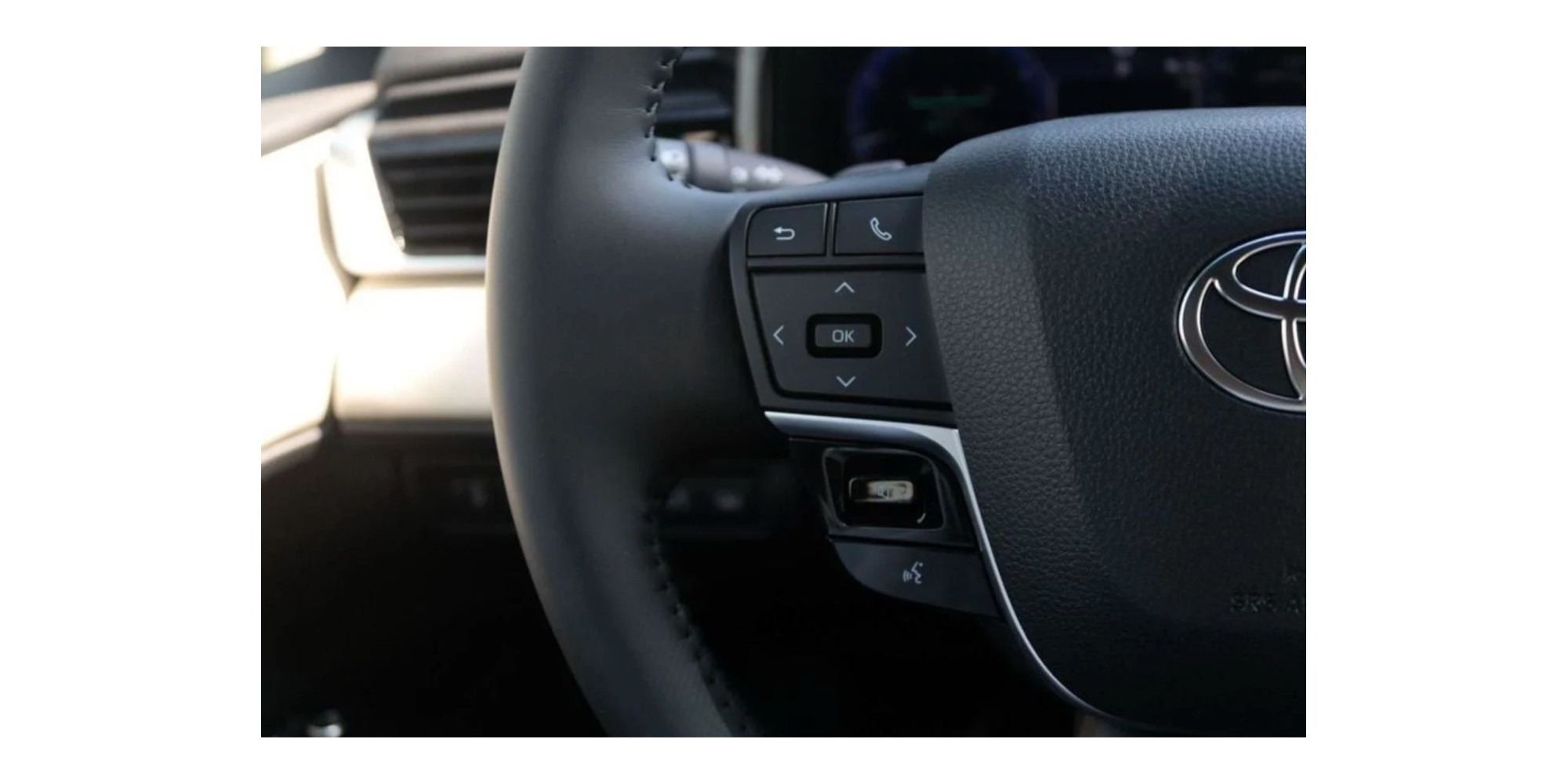 Toyota Camry GLE 2.5 Petrol AT zum Verkauf - Modena Motors