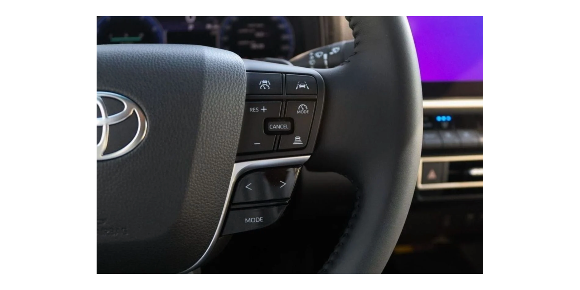 Toyota Camry GLE 2.5 Petrol AT zum Verkauf - Modena Motors