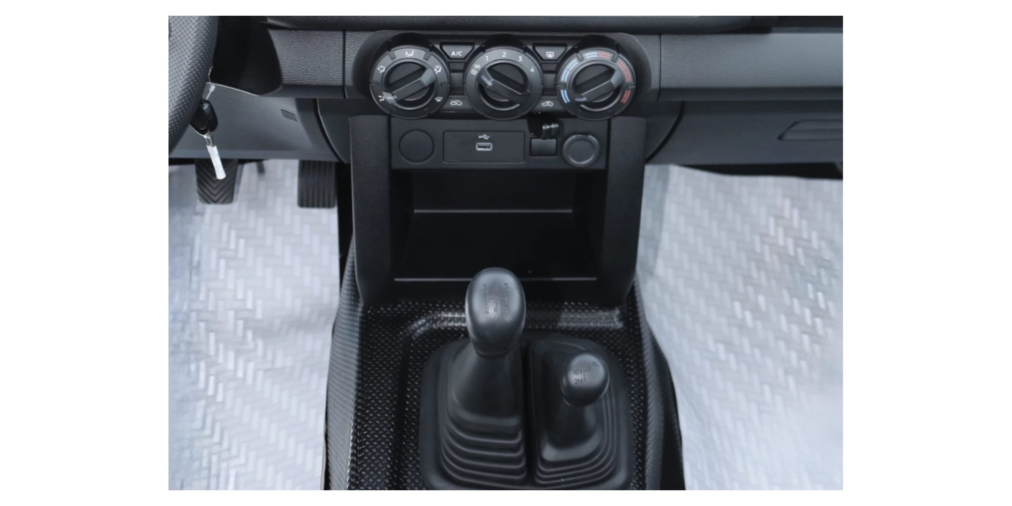 Mitsubishi L200 2.4L GL Diesel 4x4 for Sale Modena Motors