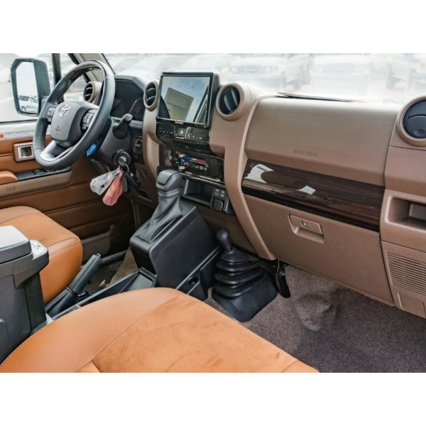 Toyota Land Cruiser 71 AT 4.0 Petrol Modena Motors