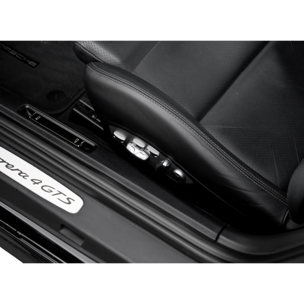 Porsche 911 991.1 Carrera 4 GTS - Sportiva di lusso