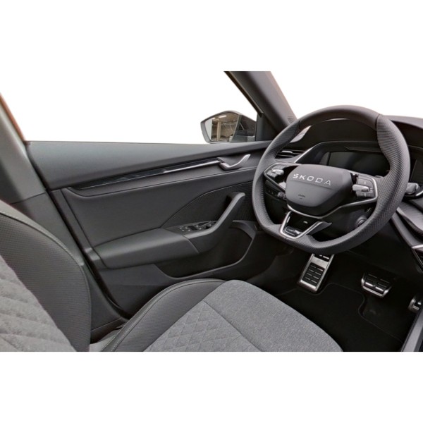 Skoda Octavia Sportline | Stylish Petrol Wagon