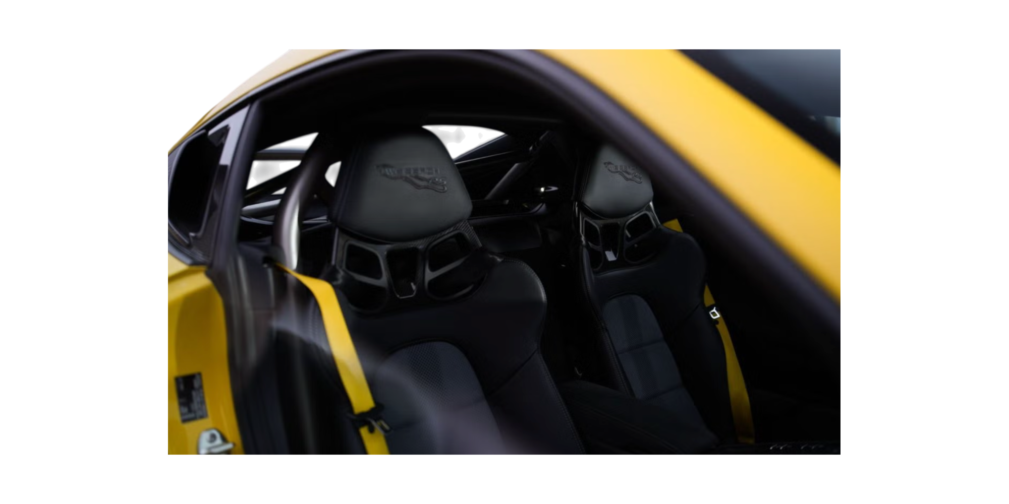 Porsche 718 Cayman GT4 RS Weissach wenig km