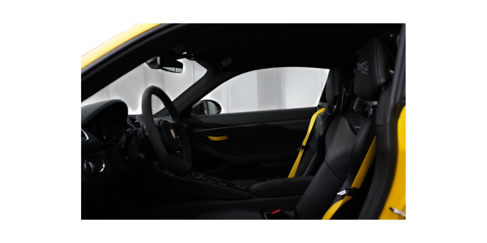 Porsche 718 Cayman GT4 RS Weissach wenig km