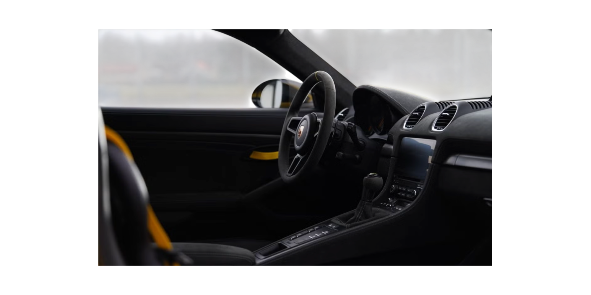 Porsche 718 Cayman GT4 RS Weissach wenig km