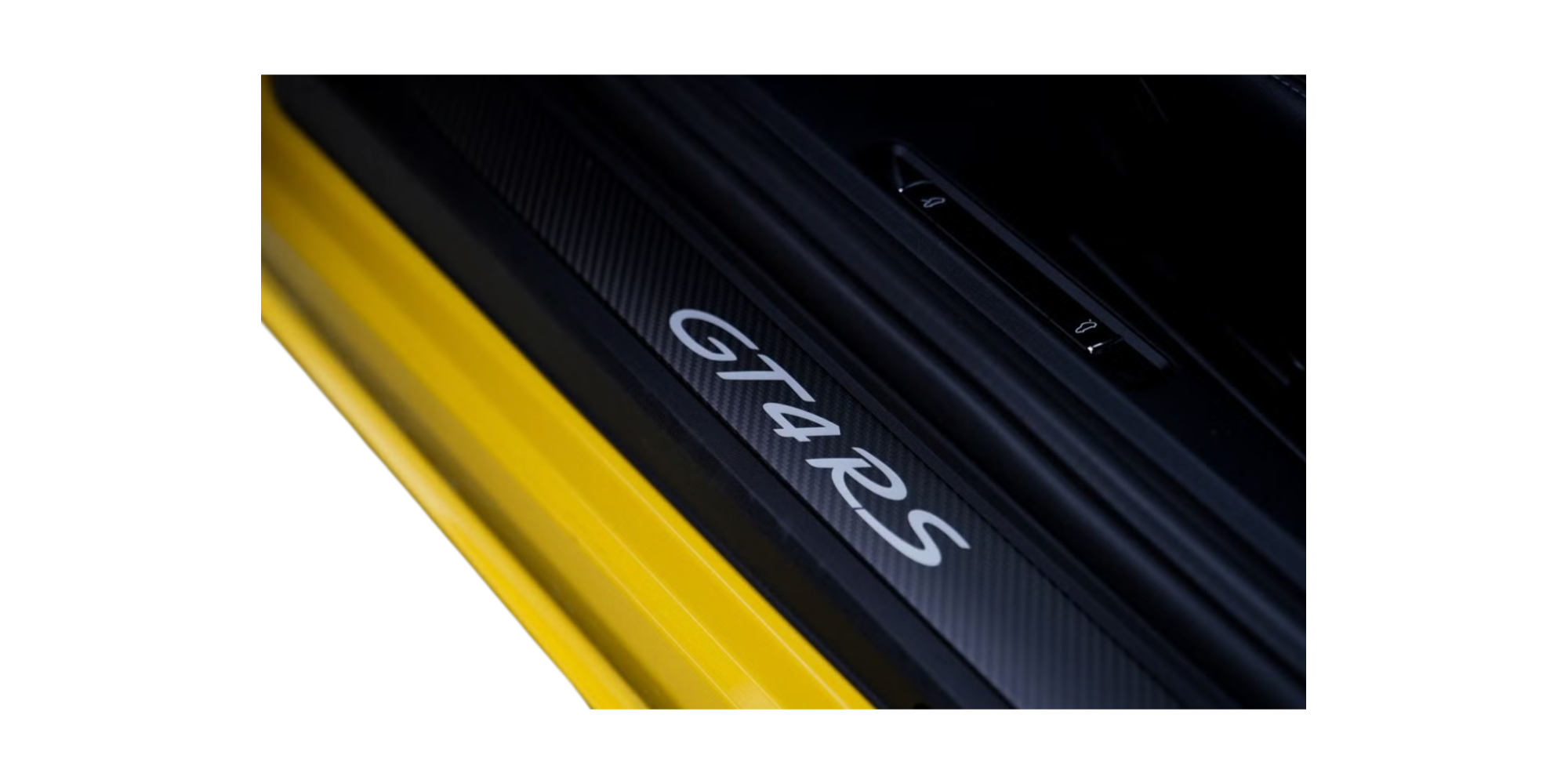 Porsche 718 Cayman GT4 RS Weissach wenig km