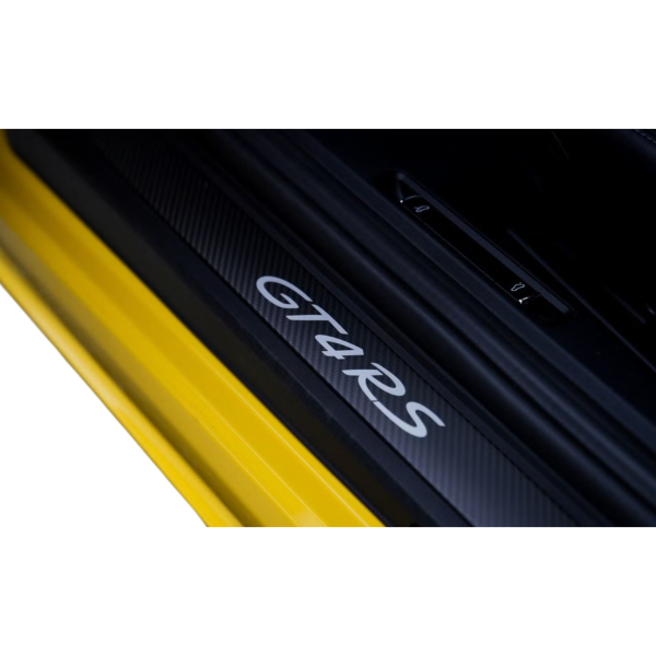 Porsche 718 Cayman GT4 RS Weissach wenig km