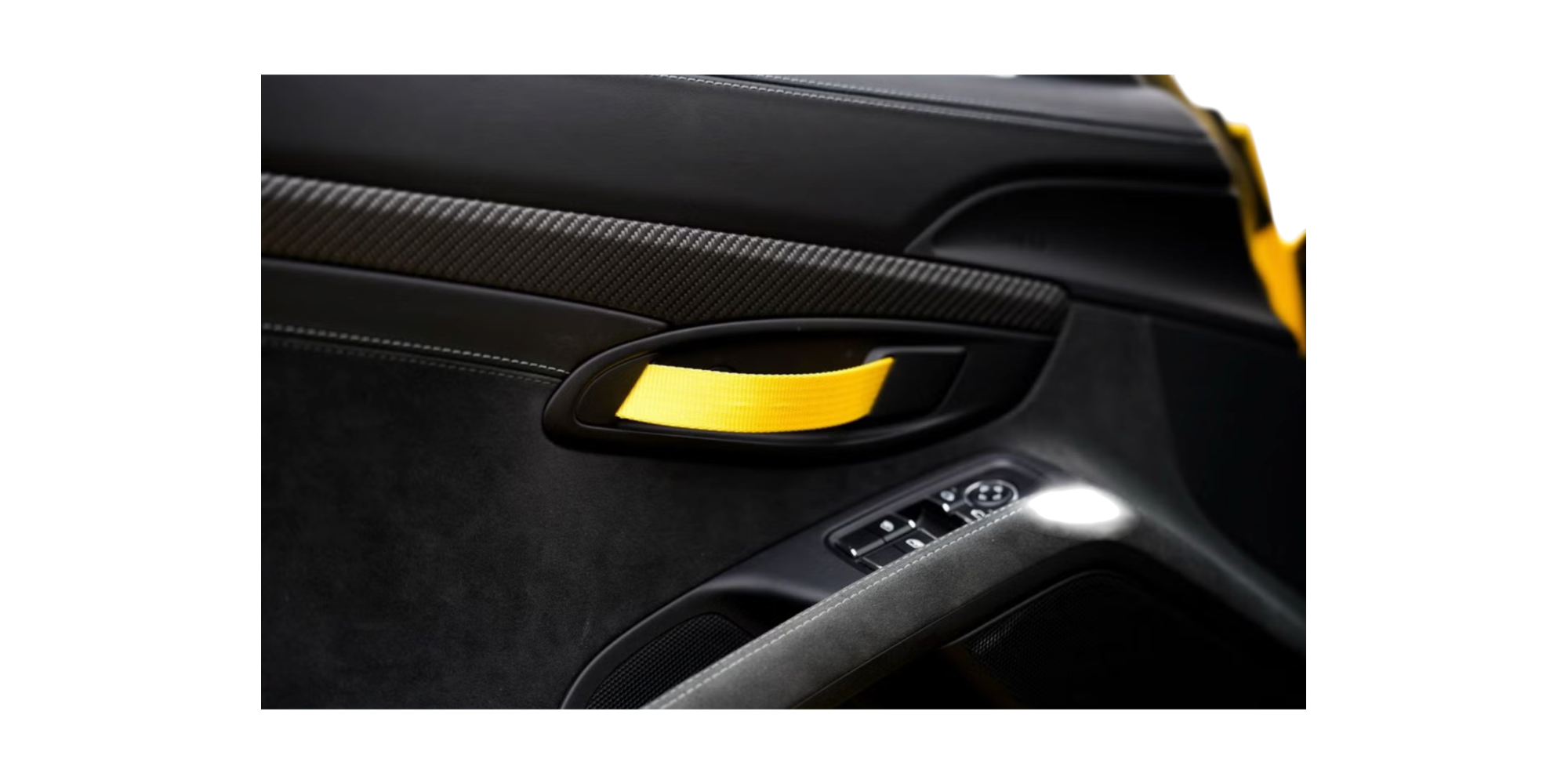 Porsche 718 Cayman GT4 RS Weissach wenig km