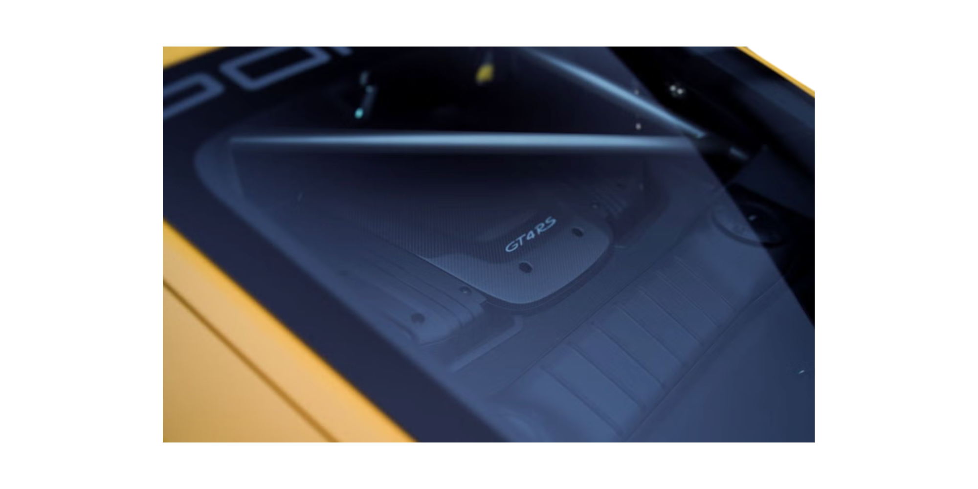 Porsche 718 Cayman GT4 RS Weissach wenig km