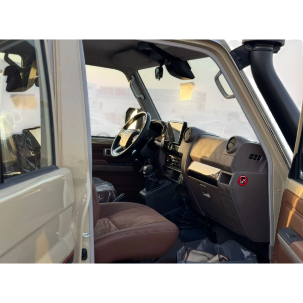Toyota Land Cruiser 76 AT 4.0 Petrol Modena Motors