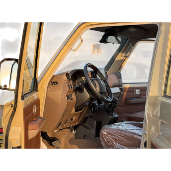 Toyota Land Cruiser 76 AT 4.0 Petrol Modena Motors