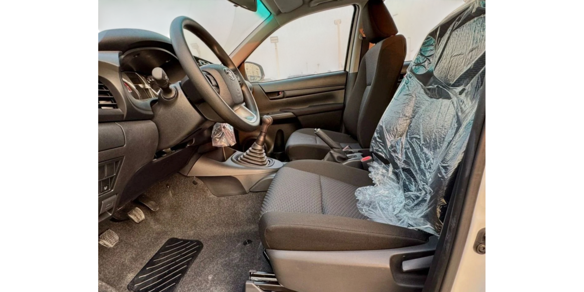 Toyota Hilux Double Cab 2.4 Diesel 4x2 Schaltwagen