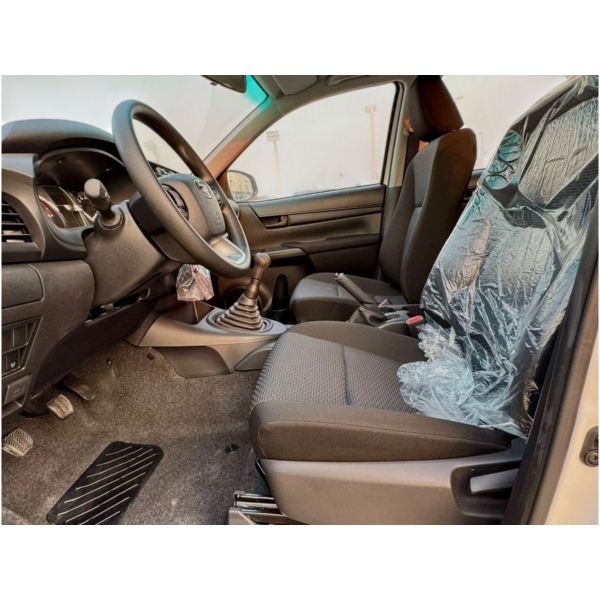 Toyota Hilux Double Cab 2.4 Diesel 4x2 Schaltwagen