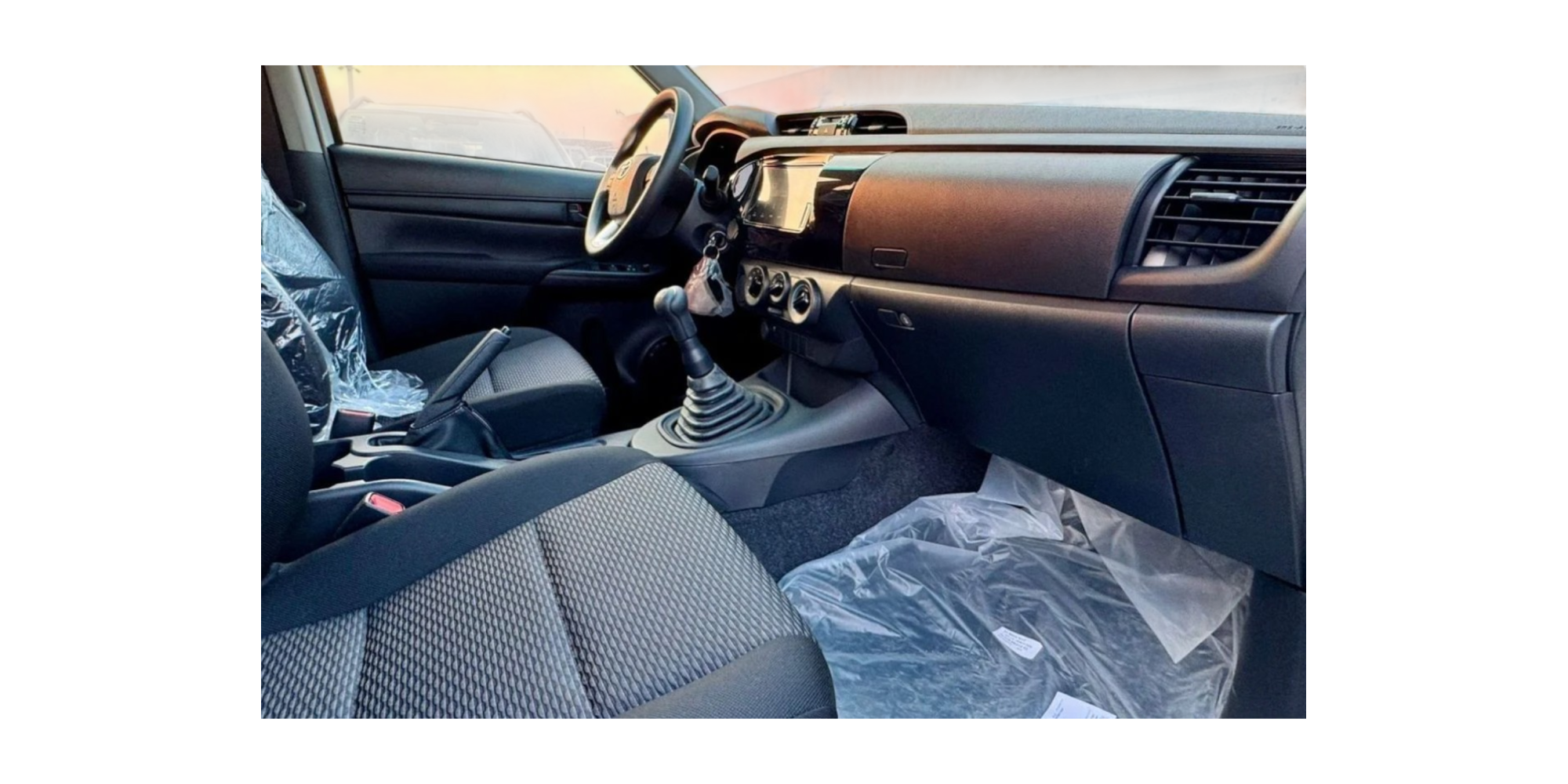 Toyota Hilux Double Cab 2.4 Diesel 4x2 Schaltwagen