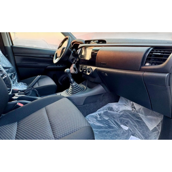 Toyota Hilux Double Cab 2.4 Diesel 4x2 Schaltwagen