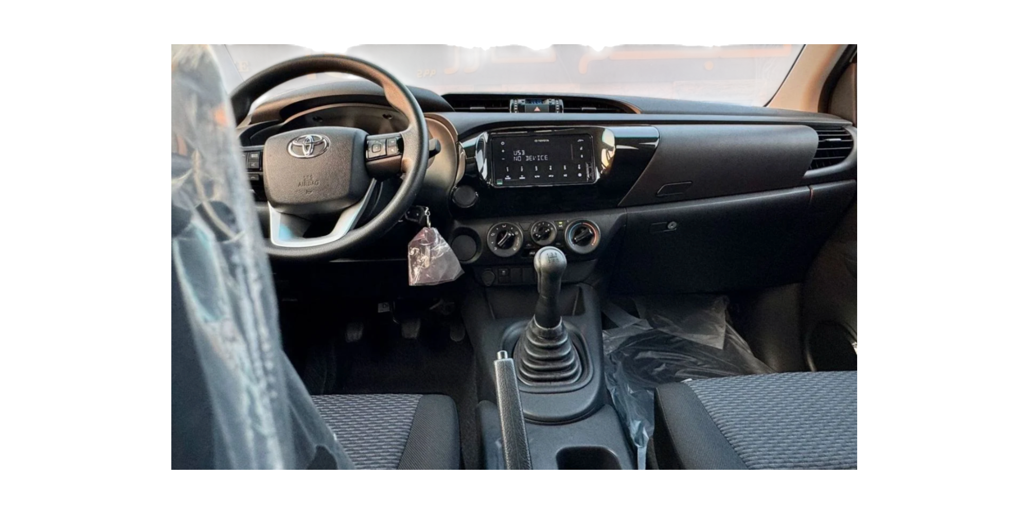 Toyota Hilux Double Cab 2.4 Diesel 4x2 Schaltwagen