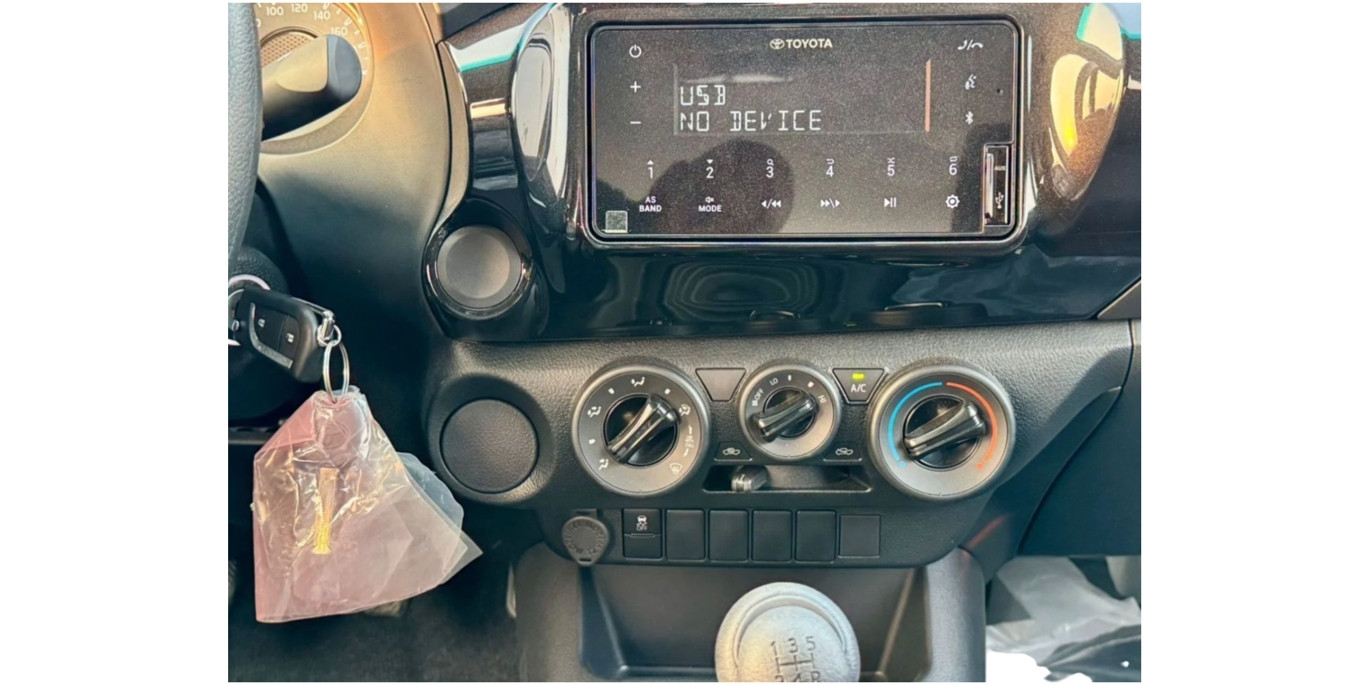 Toyota Hilux Double Cab 2.4 Diesel 4x2 Schaltwagen