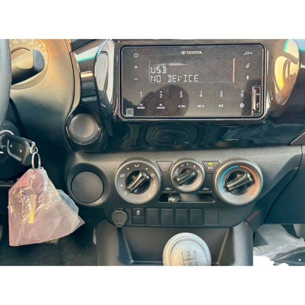 Toyota Hilux Double Cab 2.4 Diesel 4x2 Schaltwagen