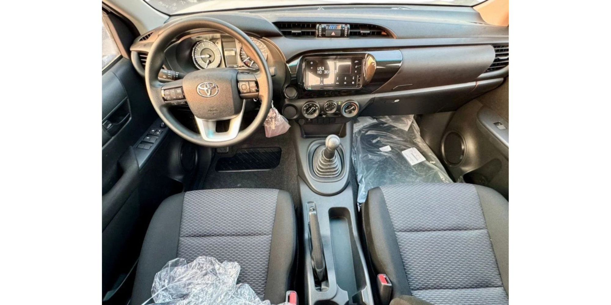 Toyota Hilux Double Cab 2.4 Diesel 4x2 Schaltwagen