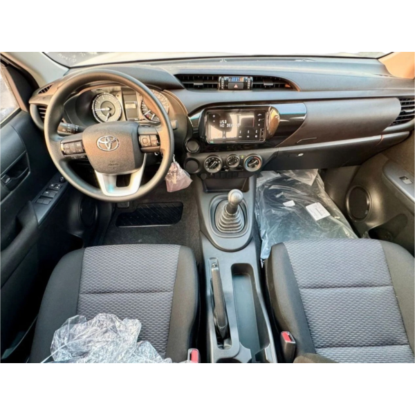 Toyota Hilux Double Cab 2.4 Diesel 4x2 Schaltwagen