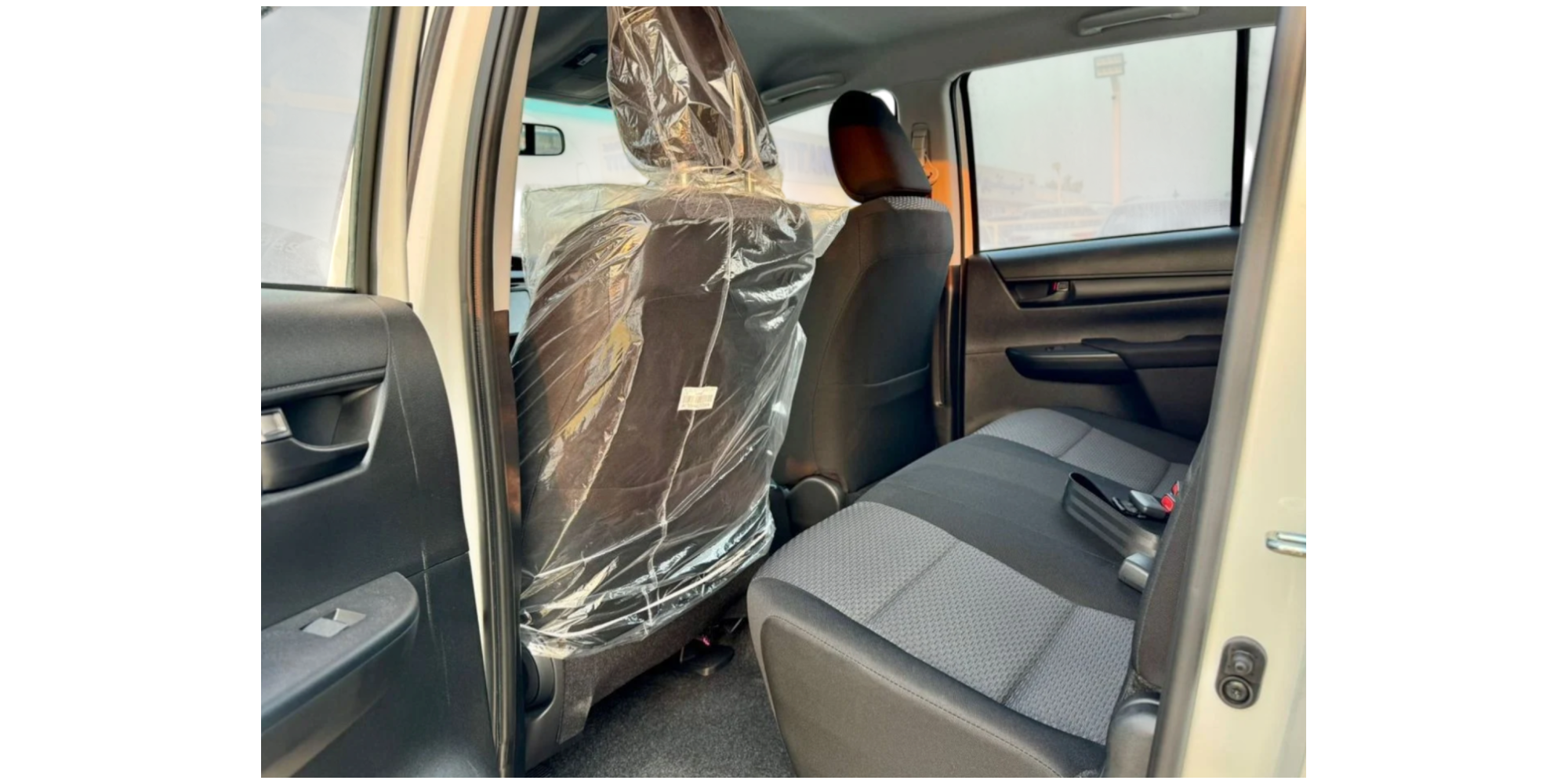 Toyota Hilux Double Cab 2.4 Diesel 4x2 Schaltwagen