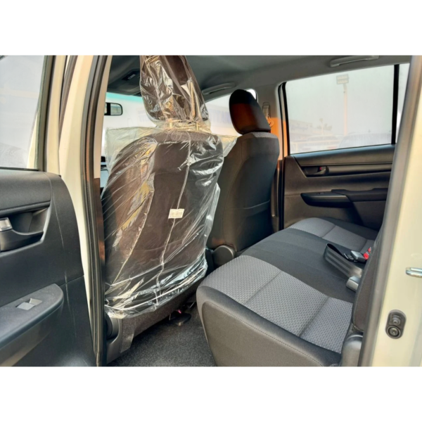 Toyota Hilux Double Cab 2.4 Diesel 4x2 Schaltwagen