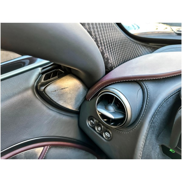 McLaren 720S Performance Launch Edition supercar rara