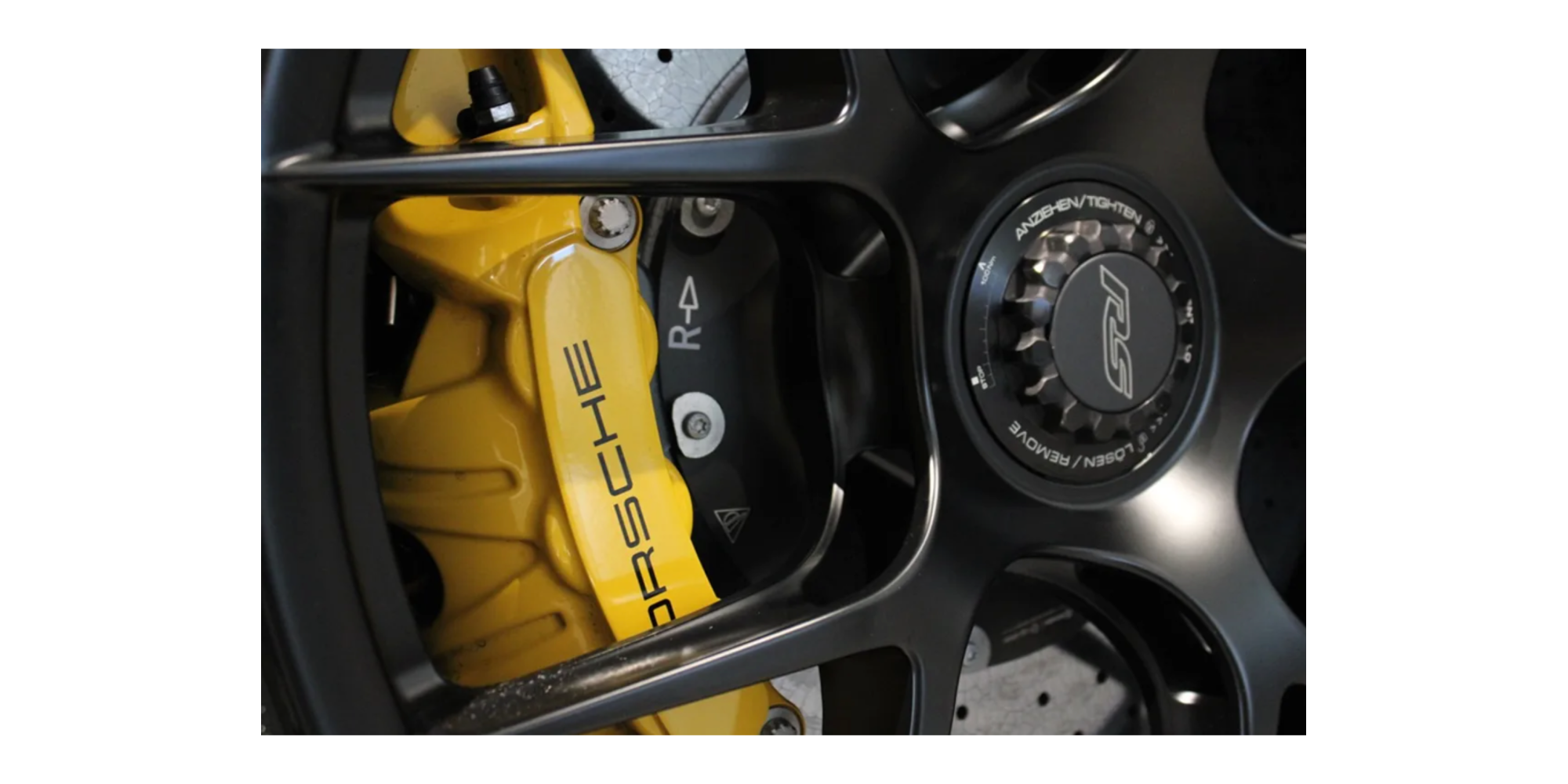 Modena Motors Porsche 911 992 GT3 RS Weissach Italia