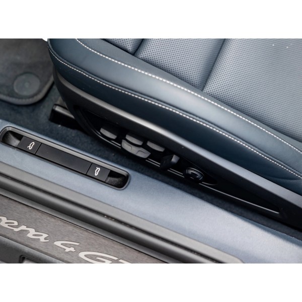 Porsche 911 992.2 4 GTS Cabrio Export EU Spec Auto